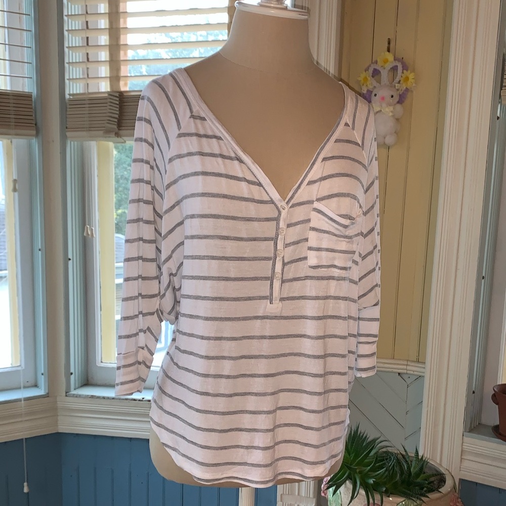 Billabong v-neck striped half sleeve shirt ⭐️